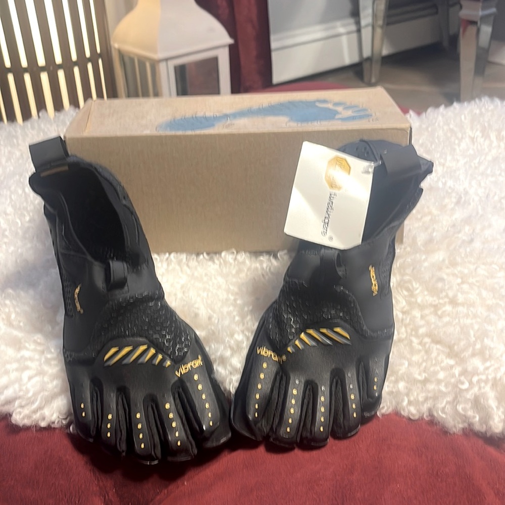 Vibram fivefingers womens water sport shoes size 39